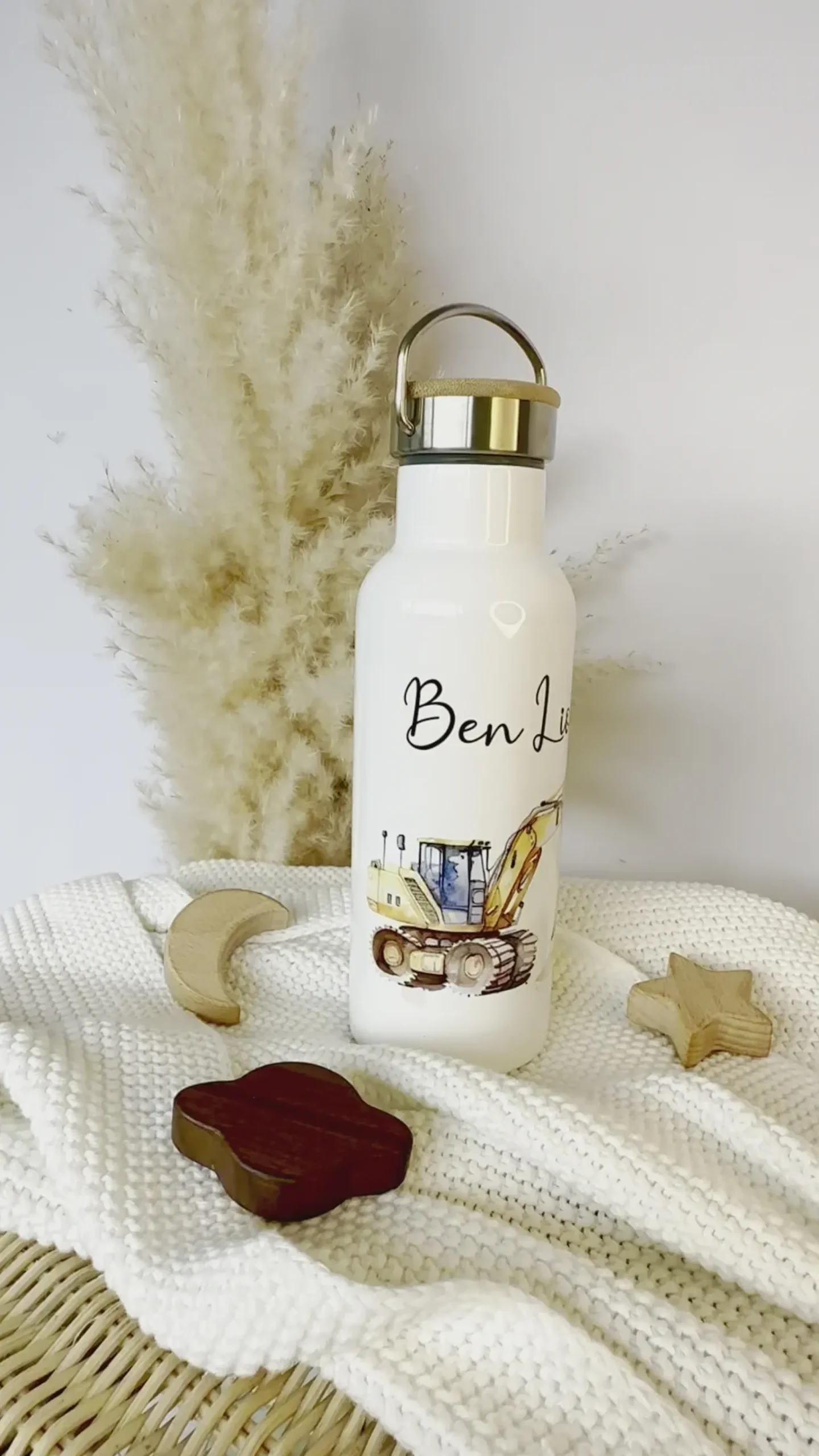 Personalisierte Kinder Trinkflasche "Bagger" für Jungen mit Namen | Thermosflasche Baufahrzeug aus Edelstahl mit Bambusdeckel für Kita | 500ml