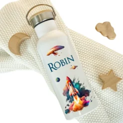 Personalisierte Kinder Trinkflasche "Rakete" für Jungen mit Namen | Thermosflasche Weltraum aus Edelstahl mit Bambusdeckel für Kita Schule | 500ml