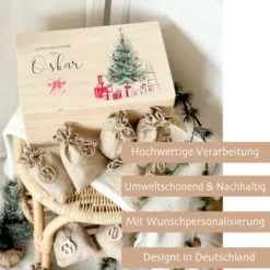 Personalisierter Adventskalender mit Weihnachtsbaum aus Holz mit Namen zum Befüllen für Kinder