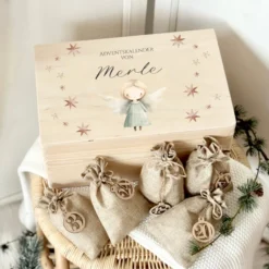 Personalisierter Adventskalender zum Befüllen, Adventskiste mit Tannenbaum und Engel zum Auswählen
