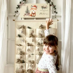 Personalisierter Adventskalender "Fuchs" mit Namen für Kinder Holzschild Zahlen & Jutesäckchen Adventskalender Befüllen für Mädchen Jungen
