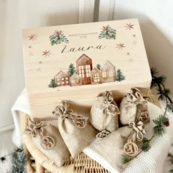 Personalisierter Adventskalender zum Befüllen, Adventskiste mit Weihnachtsdorf und Auto zum Auswählen