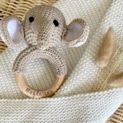 Personalisierte Rassel aus Baumwolle u. Holz für Babys, Greifring mit Namen für Neugeborene