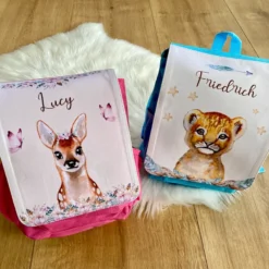 Personalisierter Kinderrucksack Löwe | blauer Tiermotiv Rucksack für Jungen | Kindergartenrucksack als tolles Geschenk für Kitakinder von 2-6 Jahre