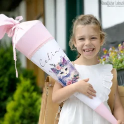 Personalisierte Rosa Stoff Schultüte Katze Mädchen Name Blumen Boho Vintage Einschulungstüte Zuckertüte 70 cm | Optional mit Füllkissen und Spitzenschutz