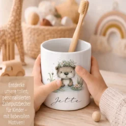 Personalisierter Zahnputzbecher für Kinder mit Namen | Keramik Trinkbecher & Zahnbürstenhalter | Geschenk für Kindergarten, Schule & Geburtstag | Motive: Faultier, Igel, Ente, Otter, Küken