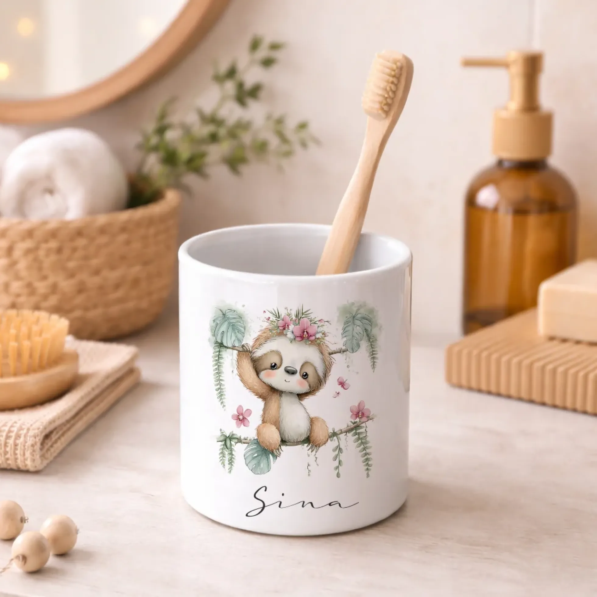 Personalisierter Zahnputzbecher für Kinder mit Namen | Keramik Trinkbecher & Zahnbürstenhalter | Geschenk für Kindergarten, Schule & Geburtstag | Motive: Faultier, Igel, Ente, Otter, Küken