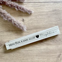 Personalisierter Zollstock "Mein Papa kann alles!" personalisiert mit Namen des Kindes | Perfektes Geschenk für Väter mit Spruch | Persönlicher Meterstab aus Holz