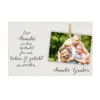 Personalisiertes Fotogeschenk aus Holz mit Spruch und Familiennamen | Besondere Geschenkidee für Familien, Eltern und persönliche Dekoration für das Zuhause | Bild mit Holzklammer zum individuellen Befestigen eines Fotos