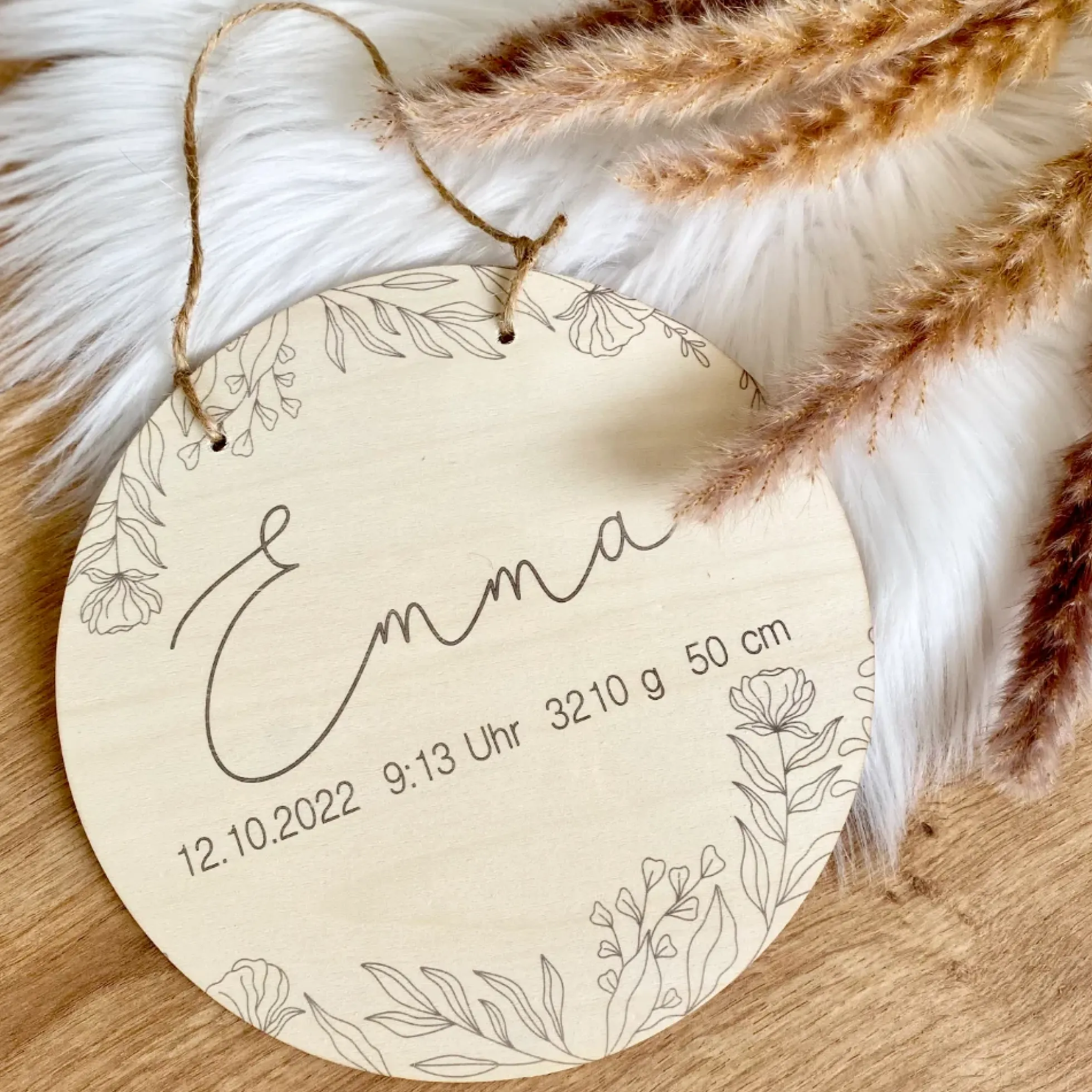 Personalisiertes Geschenk für Babys zur Geburt u. Taufe | Babygeschenk mit dem Namen u. den Geburtsdaten | Florales Holzschild für das Babyzimmer