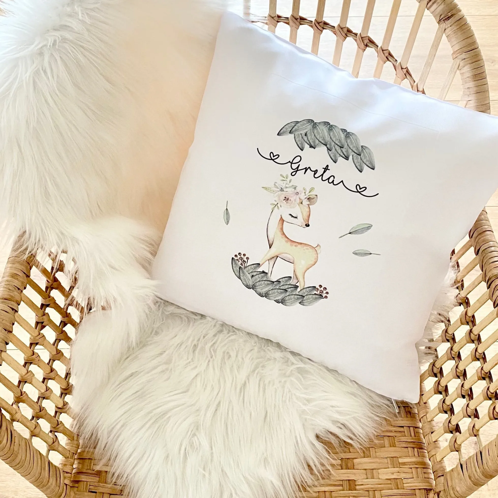 Personalisiertes Kinderkissen "Hase" mit dem Namen des Mädchens | Liebevolle Geschenkidee für Kinder | 4 Motivvarianten zur Auswahl