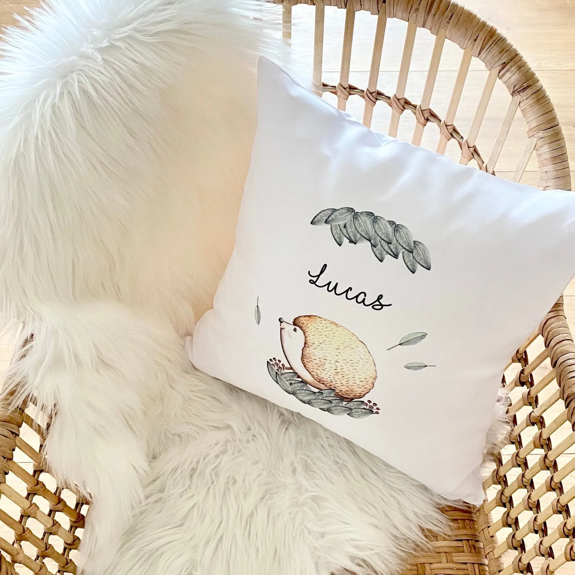 Personalisiertes Kinderkissen "Hase" mit dem Namen des Mädchens | Liebevolle Geschenkidee für Kinder | 4 Motivvarianten zur Auswahl