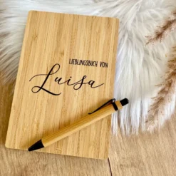 Personalisiertes Notizbuch "Lieblingsbuch" mit Namen | Buch aus Bambus und Kugelschreiber | Persönliche Geschenkidee für Sie u. Ihn