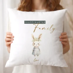 Personalisiertes Osterkissen mit Namen – Familienkissen mit Hasen – Osterdeko 40x40 – Geschenk für Kinder, Eltern & Großeltern – Kissenbezug mit oder ohne Füllung