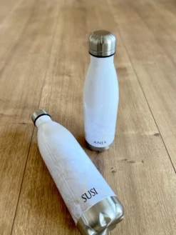 Personalisierte Trinkflasche Edelstahl in Marmor Optik, bedruckte Thermosflasche mit Namen, Wasserflasche zum Sport, die Arbeit und Freizeit | 500ml u. 750ml