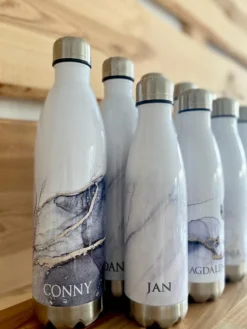 Personalisierte Trinkflasche Edelstahl in Marmor Optik, bedruckte Thermosflasche mit Namen, Wasserflasche zum Sport, die Arbeit und Freizeit | 500ml u. 750ml