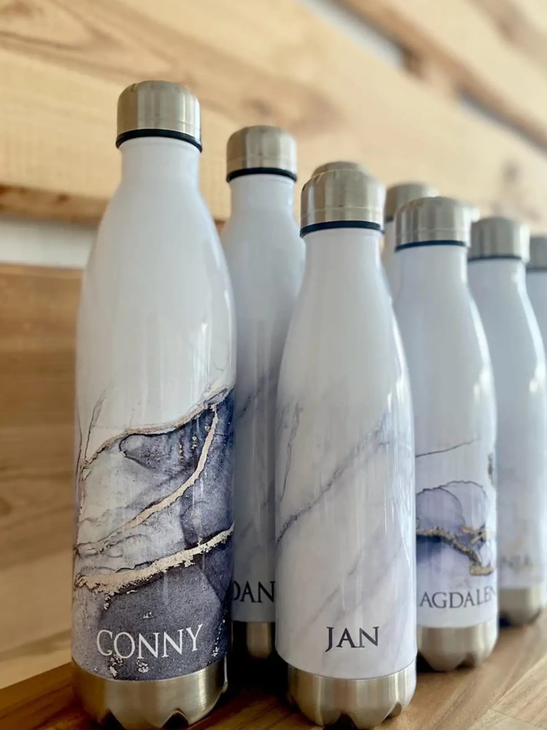 Personalisierte Trinkflasche Edelstahl in Marmor Optik, bedruckte Thermosflasche mit Namen, Wasserflasche zum Sport, die Arbeit und Freizeit | 500ml u. 750ml