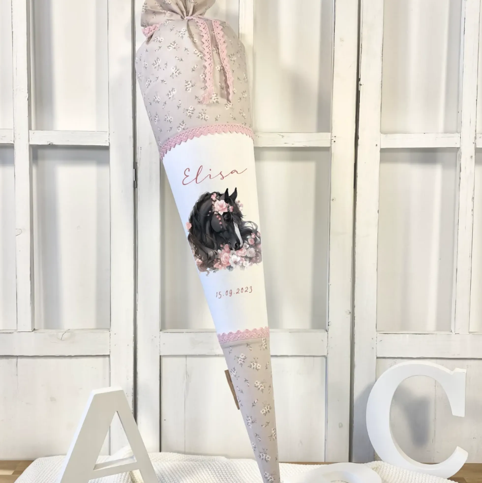 Pferd & Pony Stoff Schultüte für Mädchen mit Namen personalisiert Boho Zuckertüte Einschulungstüte Einschulung Datum Blumen Füllkissen 70 cm handgenäht I Optional mit Füllkissen und Spitzenschutz