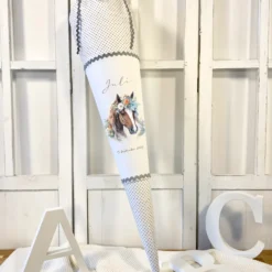 Pony Stoff Schultüte für Mädchen graue Zuckertüte Pferd Boho Name personalisiert Einschulungstüte Datum Blumen 70 cm I Optional mit Füllkissen und Spitzenschutz