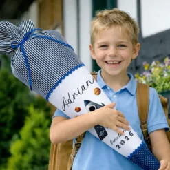 Raketen Schultüte Weltall | Personalisiert mit dem Namen und Buchstaben für Jungen | Optional mit Füllkissen und Spitzenschutz