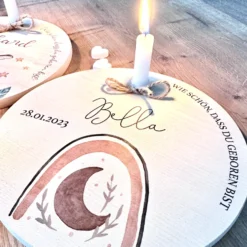 Regenbogen Geburtstagsteller für Kinder | Personalisierter Kerzenteller aus Holz für Mädchen und Jungen + Kerze | Geschenkidee zur Geburt, Taufe, Kindergeburtstag | weitere Motive zur Auswahl