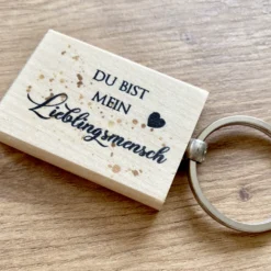Schlüsselanhänger aus Holz "Du bist mein Lieblingsmensch" | Geschenk für Freunde und Herzensmenschen