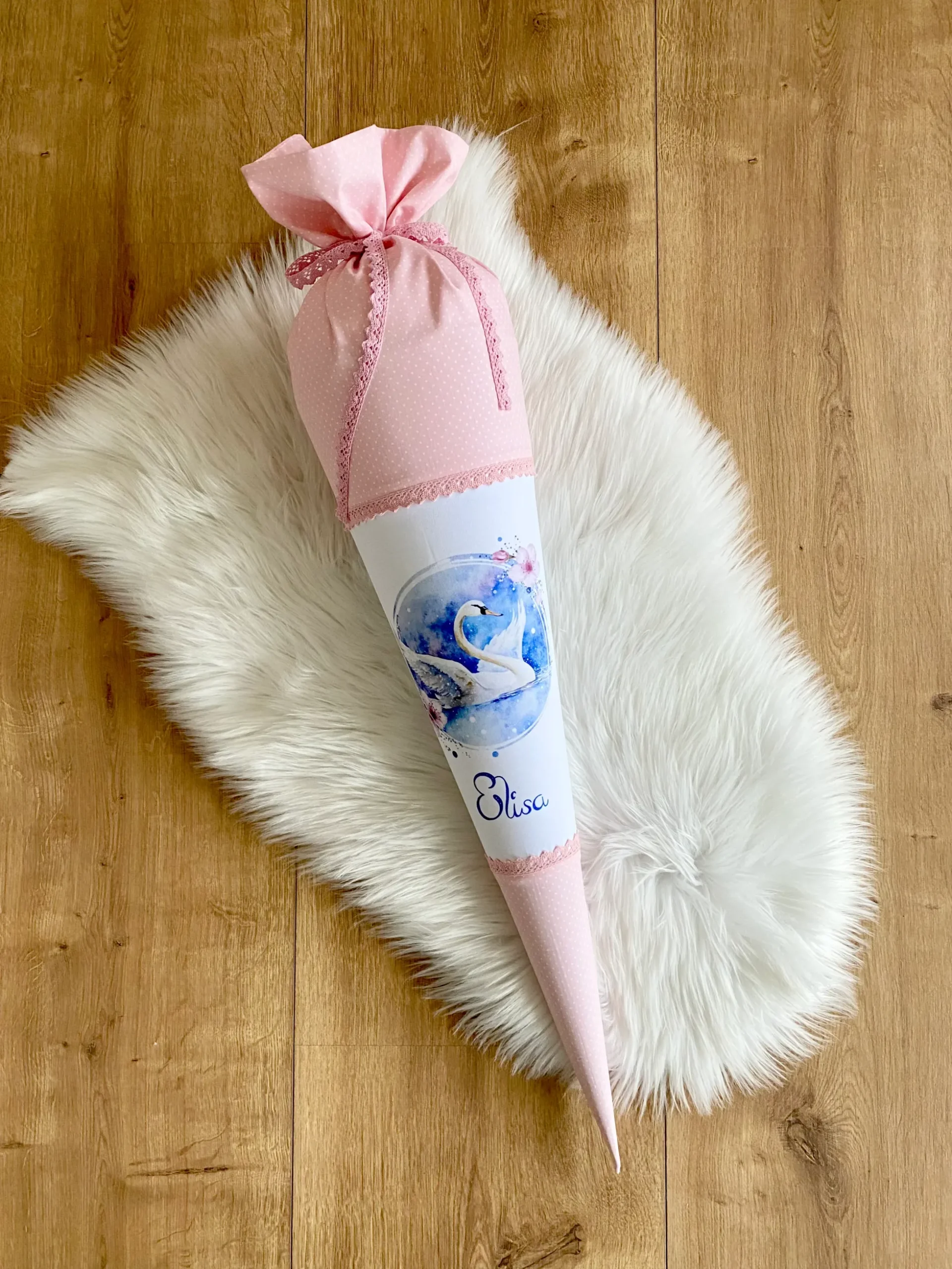 Schultüte "Schwan" aus Stoff | Personalisiert mit Namen und Datum für Mädchen | Optional mit Füllkissen und Spitzenschutz