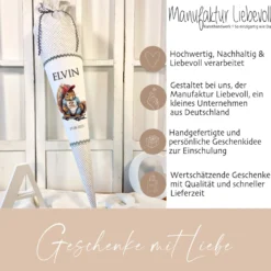 Stoff Zuckertüte Skater Eichhörnchen mit Namen personalisierte Einschulungstüte und Einschulungsdatum in Grau 70 cm | Optional mit Füllkissen und Spitzenschutz