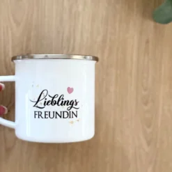 Tasse "Lieblingsfreundin" | Geschenk für die beste Freundin | Emailletasse mit Geschenkanhänger