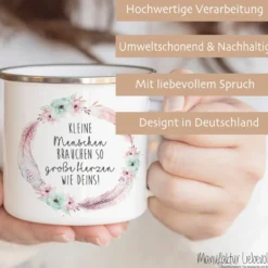 Tasse mit Spruch "Kleine Menschen brauchen so große Herzen" | Besondere Geschenkidee u. schönes Geschenk für Erzieherinnen, Lehrerinnen, Hebammen u. Krankenschwestern | Persönliches Dankeschön u. originelles Abschiedsgeschenk