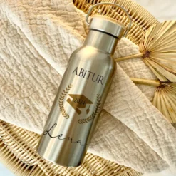 Trinkflasche Abi als Geschenkidee zum bestandenen Abitur mit Namen personalisiert | Thermosflasche aus Edelstahl mit Bambusdeckel für Abiturienten Teenager | 500ml