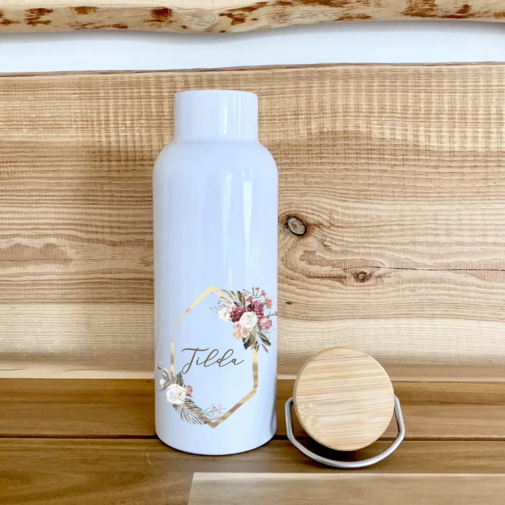Trinkflasche mit Blumenkranz u. Namen im Boho Stil| Personalisiertes Geschenk | 500 ml Isolierflasche aus Edelstahl mit Bambusdeckel | Als Set verfügbar mit Brotdose