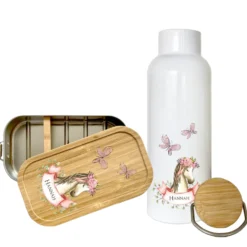 Trinkflasche mit Pony u. Namen für Kinder | Personalisiertes Geschenk für Mädchen u. Jungen mit Pferd | 500 ml Isolierflasche aus Edelstahl mit Bambusdeckel |  Als Set verfügbar mit Brotdose