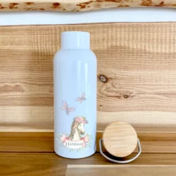 Trinkflasche mit Pony u. Namen für Kinder | Personalisiertes Geschenk für Mädchen u. Jungen mit Pferd | 500 ml Isolierflasche aus Edelstahl mit Bambusdeckel |  Als Set verfügbar mit Brotdose