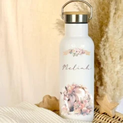 Trinkflasche "Pony" für Kinder mit Namen personalisiert | Pferde Thermosflasche aus Edelstahl mit Bambusdeckel für Mädchen Teenager | 500ml