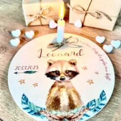Waschbär Geburtstagsteller für Kinder | Personalisierter Kerzenteller aus Holz für Mädchen und Jungen + Kerze | Geschenkidee zur Geburt, Taufe, Kindergeburtstag | weitere Motive zur Auswahl