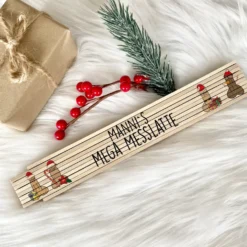 Weihnachtlicher Zollstock aus Holz mit Penismotiven, Mega Maßstab mit dem Namen, Geschenk für den Mann