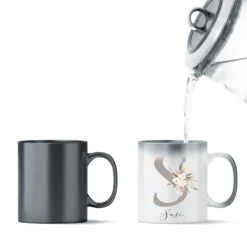 Zaubertasse Magic | Personalisierte Tasse mit Farbwechsel | Geschenk mit Namen u. Buchstaben | Kaffeetasse mit Monogramm für Sie