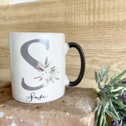 Zaubertasse Magic | Personalisierte Tasse mit Farbwechsel | Geschenk mit Namen u. Buchstaben | Kaffeetasse mit Monogramm für Sie